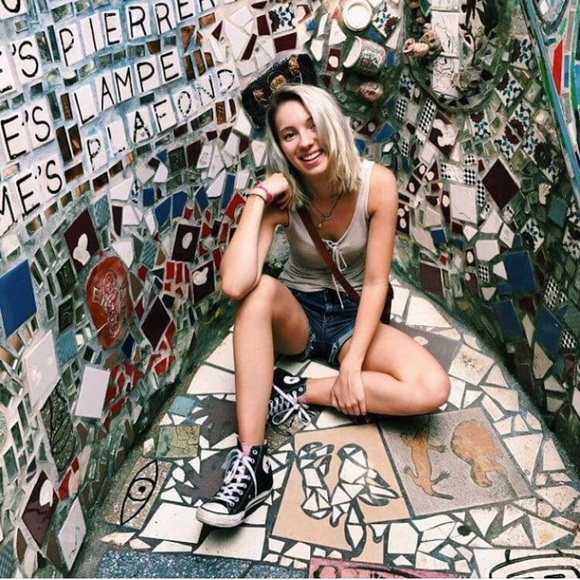 Meet your Posher, Alexis - Picture 1 of 1